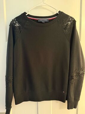 Tommy Hilfiger Black Sweatshirt with floral accents.